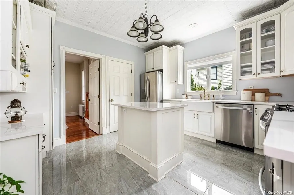 199 Raymond Street Islip NY 11751