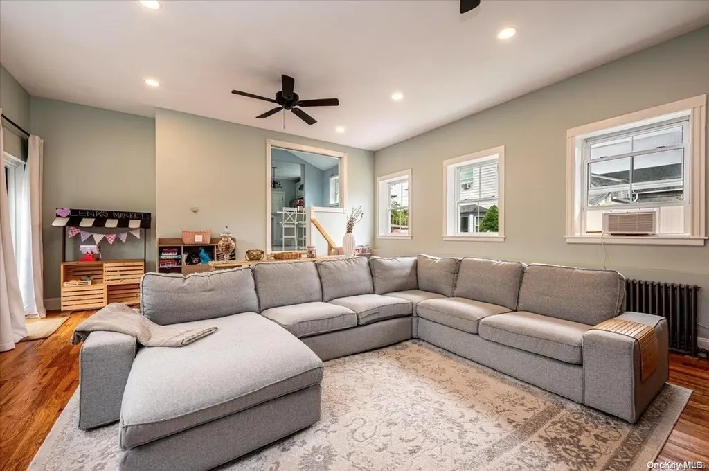 199 Raymond Street Islip NY 11751