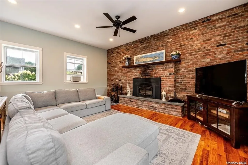 199 Raymond Street Islip NY 11751