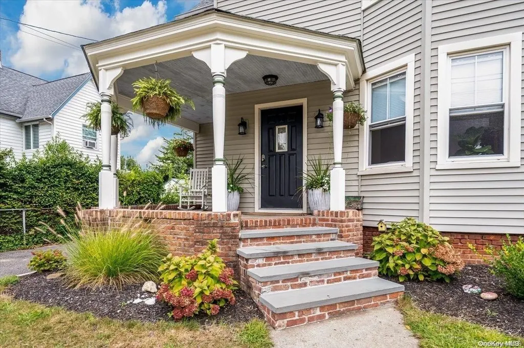 199 Raymond Street Islip NY 11751