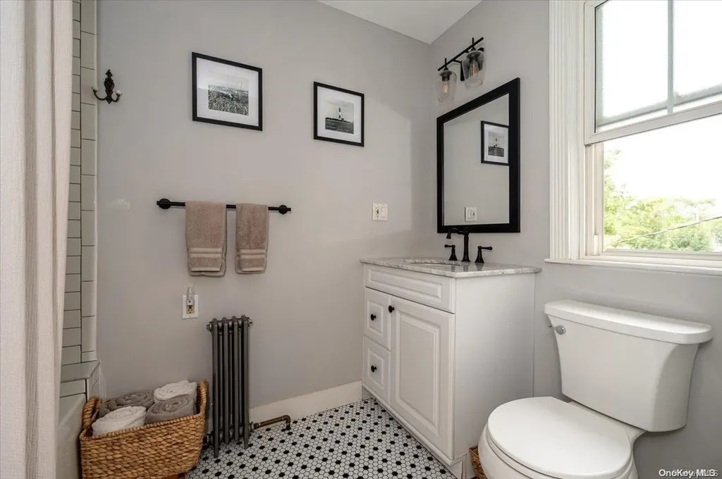 199 Raymond Street Islip NY 11751