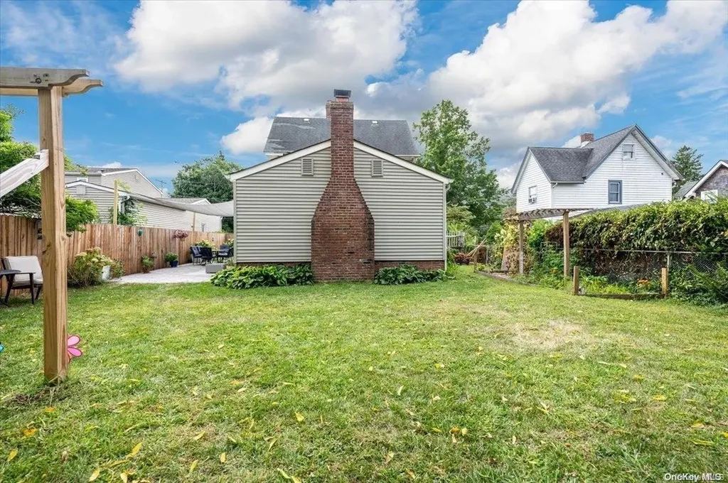 199 Raymond Street Islip NY 11751