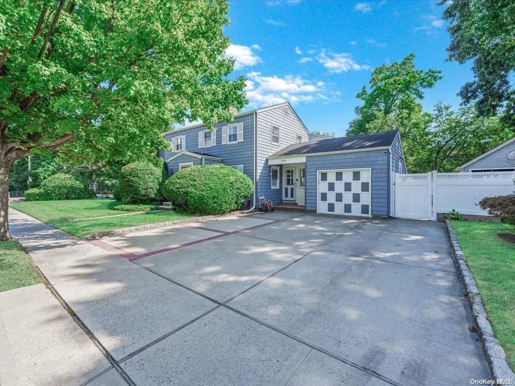 190 Wright Avenue Malverne NY 11565