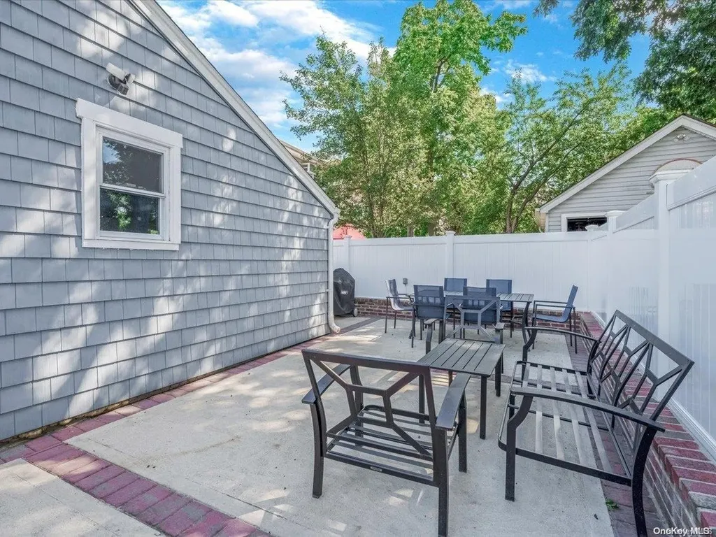 190 Wright Avenue Malverne NY 11565