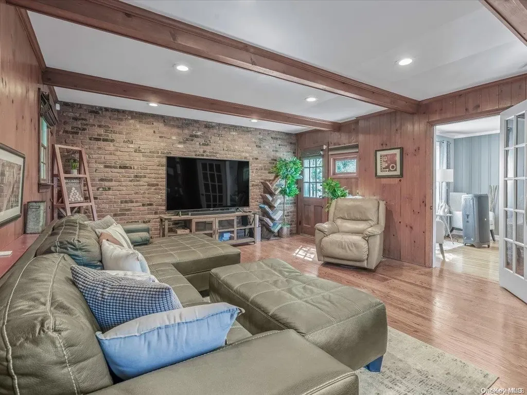 190 Wright Avenue Malverne NY 11565