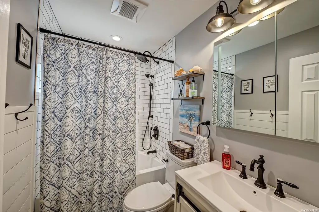 2370 Bayview Avenue Wantagh NY 11793