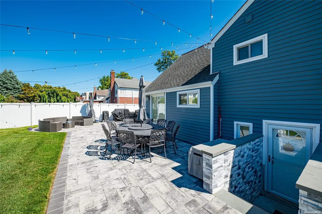 2370 Bayview Avenue Wantagh NY 11793