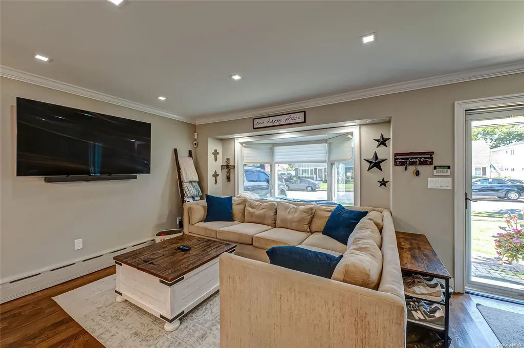 2370 Bayview Avenue Wantagh NY 11793