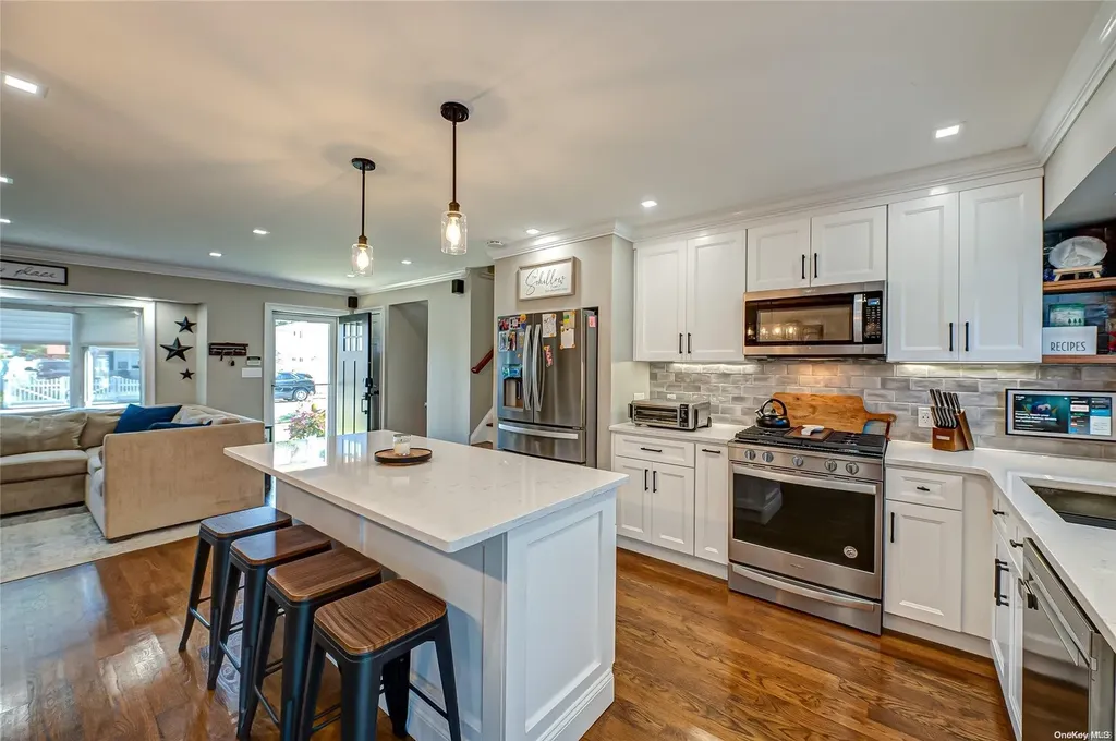 2370 Bayview Avenue Wantagh NY 11793