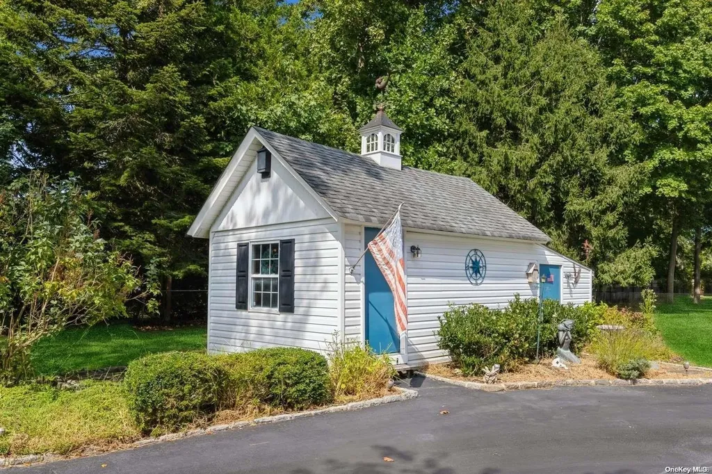 61 Roe Avenue East Patchogue NY 11772