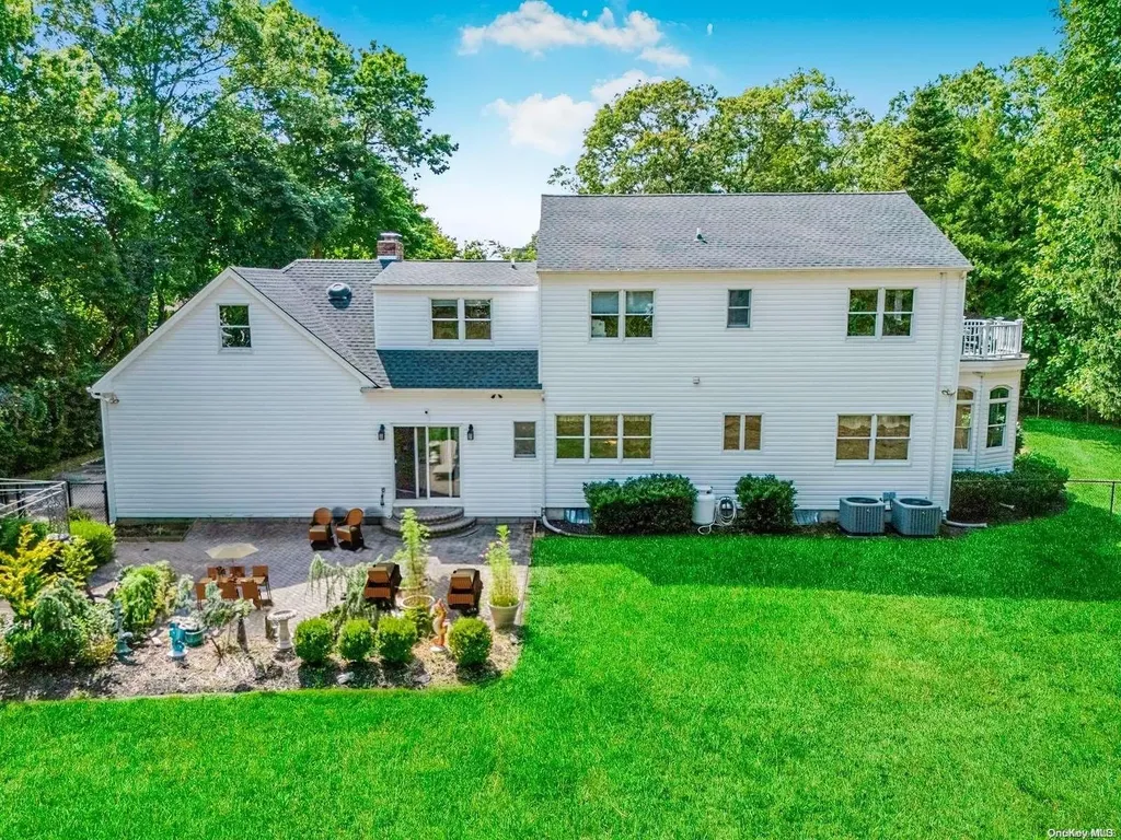 61 Roe Avenue East Patchogue NY 11772