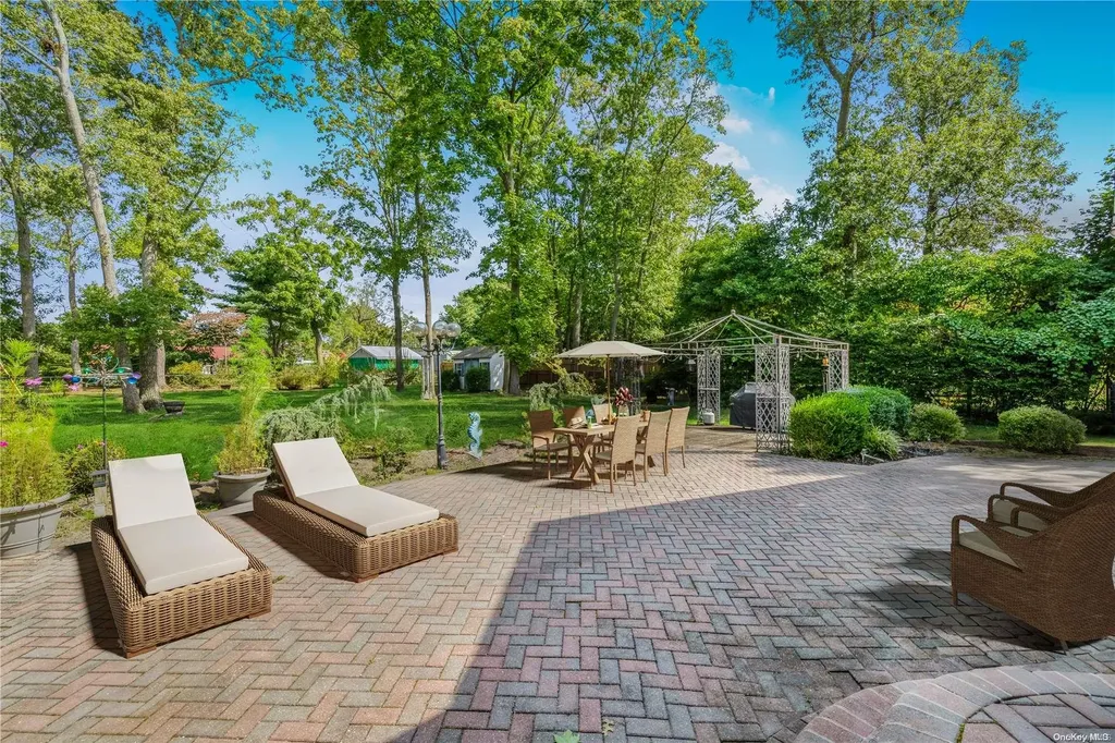 61 Roe Avenue East Patchogue NY 11772