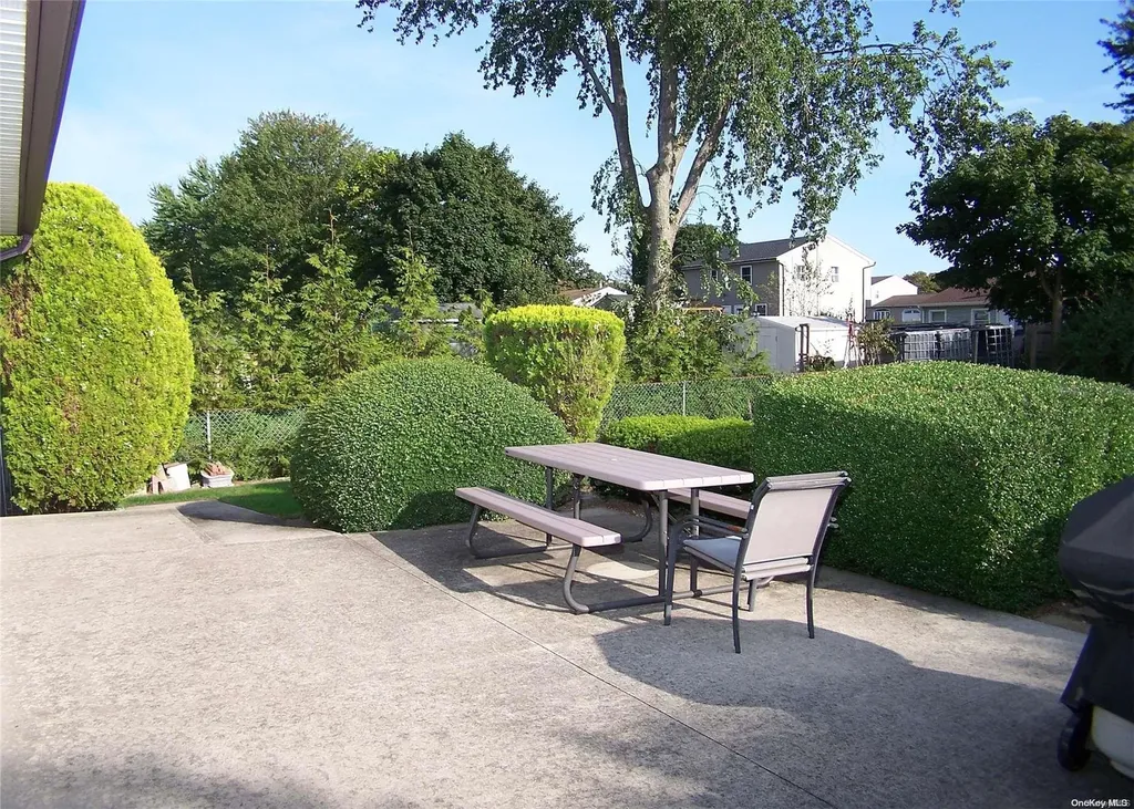 44 Drake Avenue Bellport NY 11713