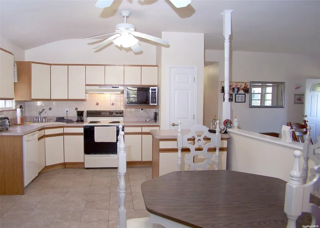 44 Drake Avenue Bellport NY 11713