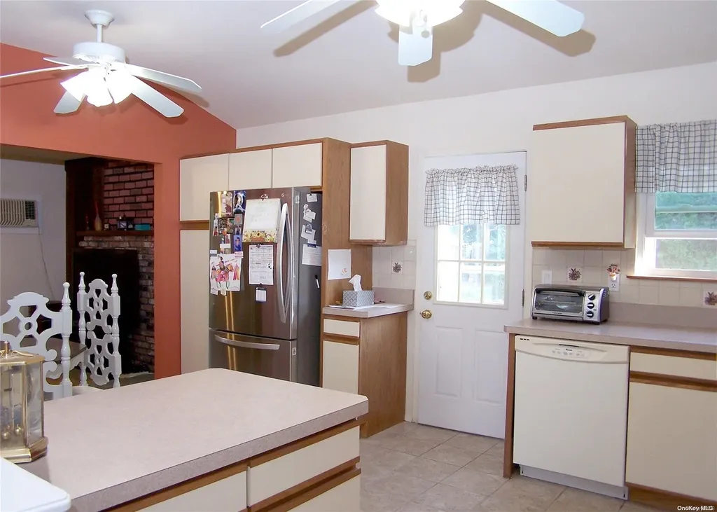 44 Drake Avenue Bellport NY 11713