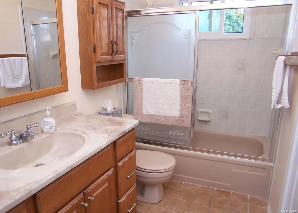 44 Drake Avenue Bellport NY 11713