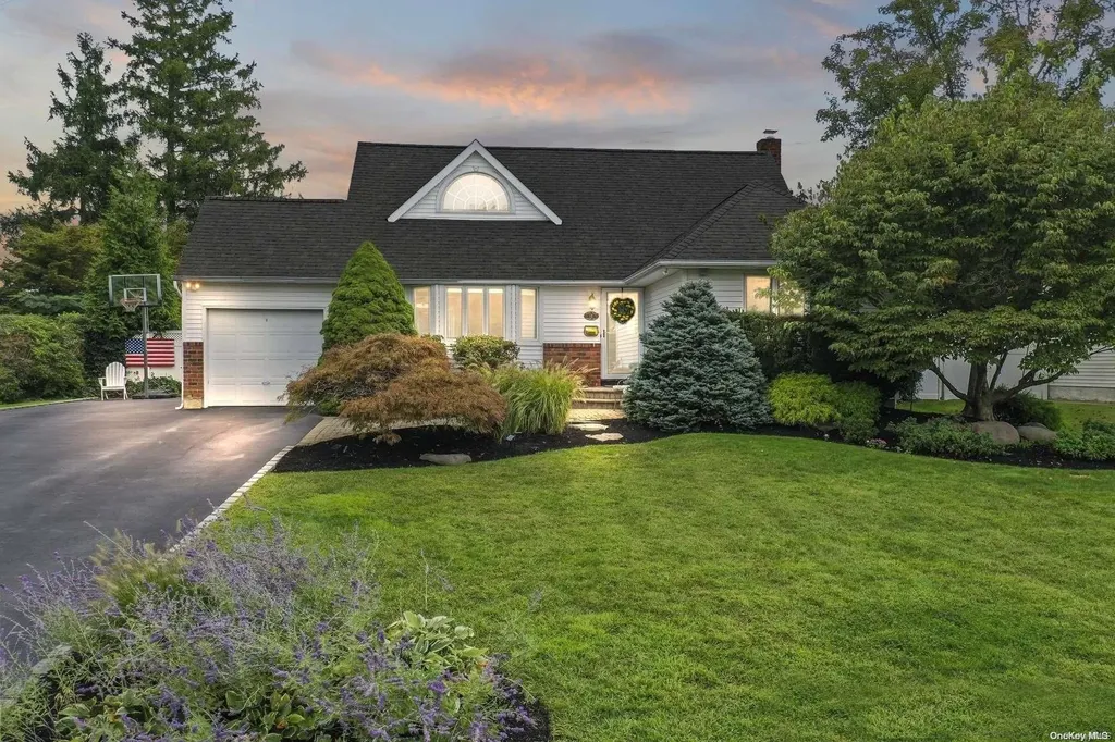 11 Parkview Drive Commack NY 11725