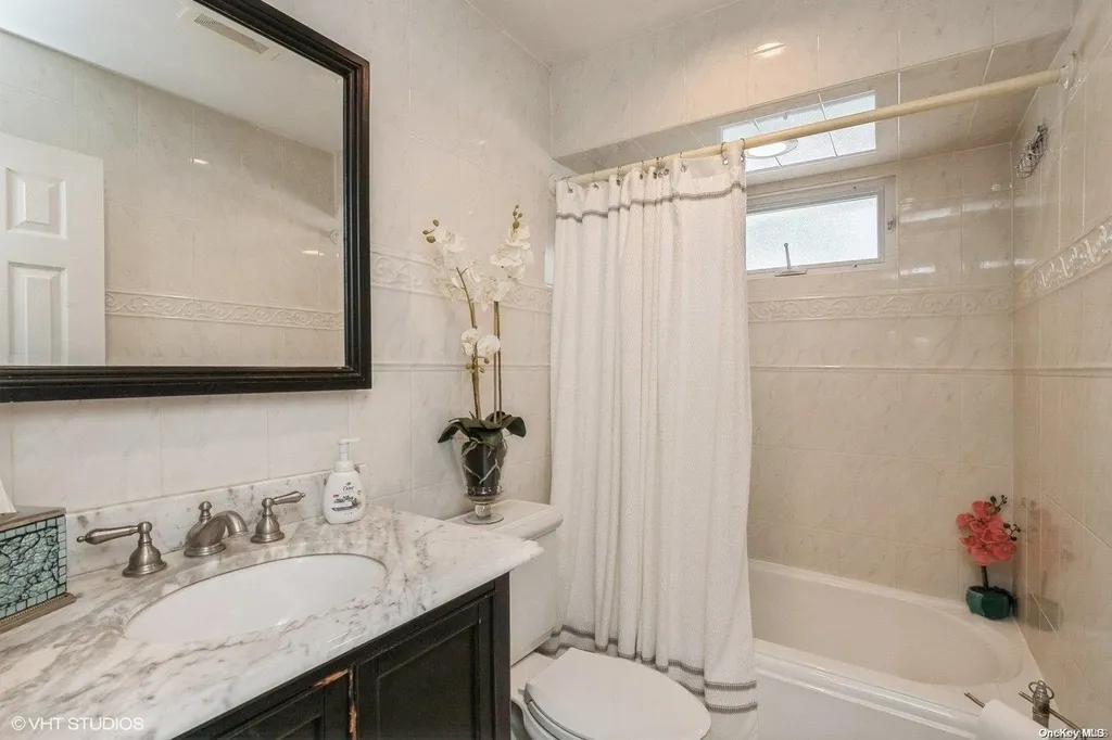 11 Parkview Drive Commack NY 11725