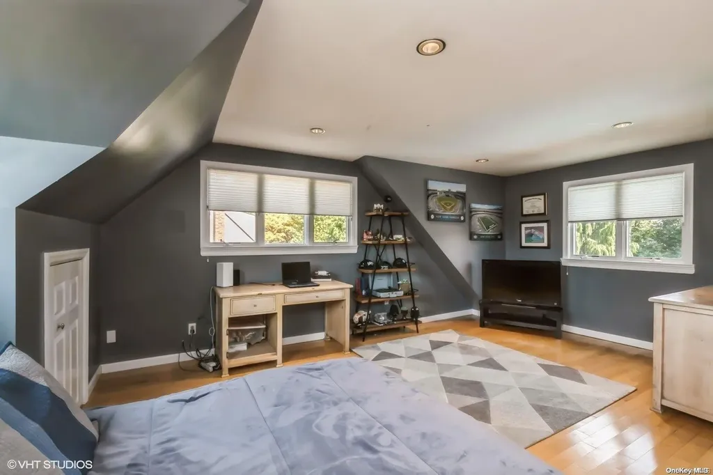 11 Parkview Drive Commack NY 11725