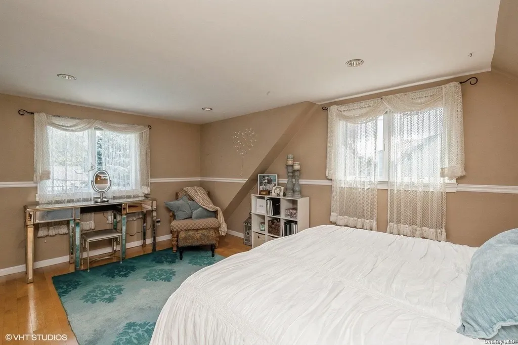 11 Parkview Drive Commack NY 11725