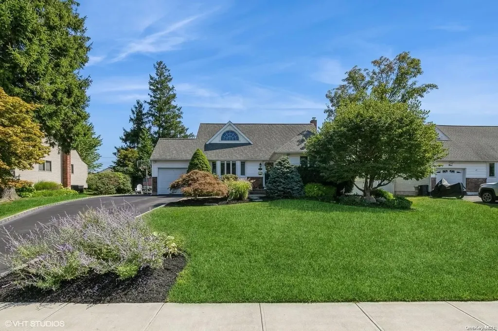 11 Parkview Drive Commack NY 11725