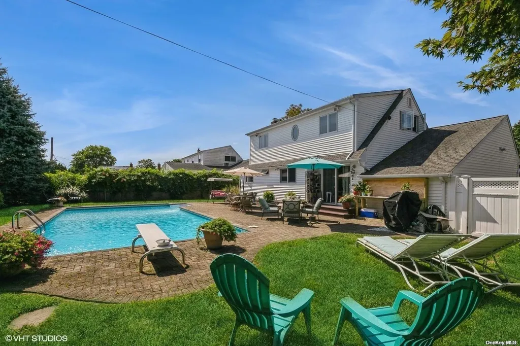 11 Parkview Drive Commack NY 11725