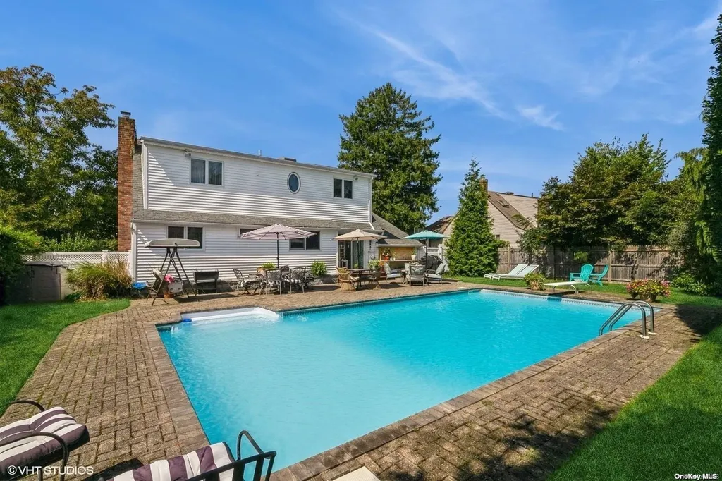 11 Parkview Drive Commack NY 11725