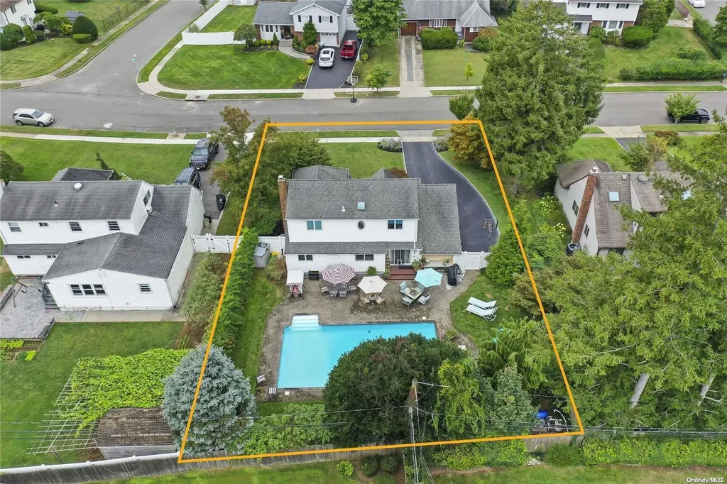 11 Parkview Drive Commack NY 11725