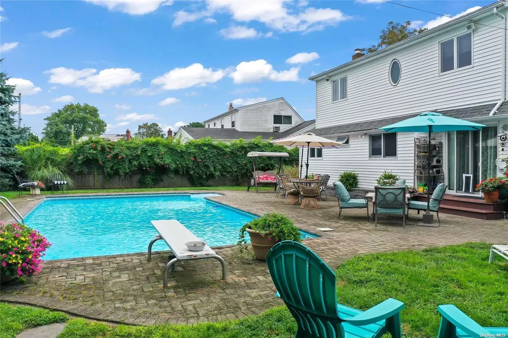 11 Parkview Drive Commack NY 11725