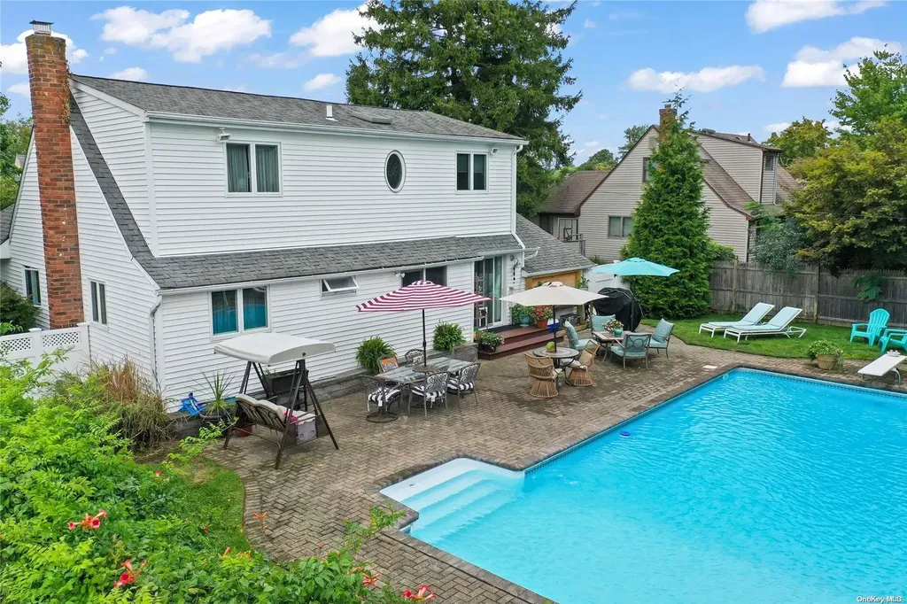 11 Parkview Drive Commack NY 11725