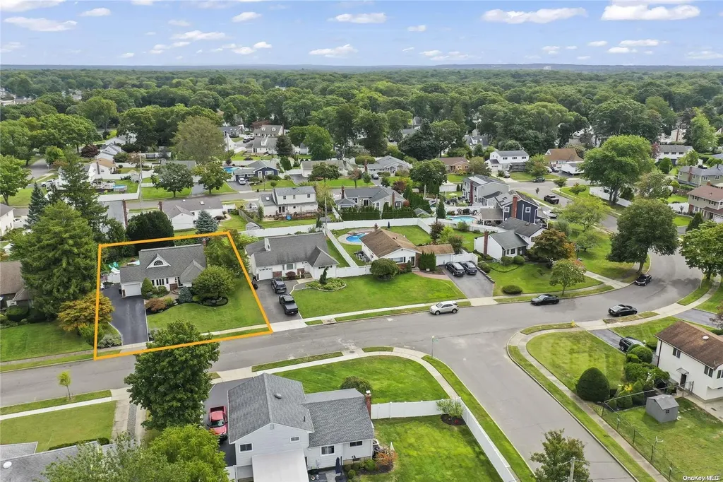 11 Parkview Drive Commack NY 11725