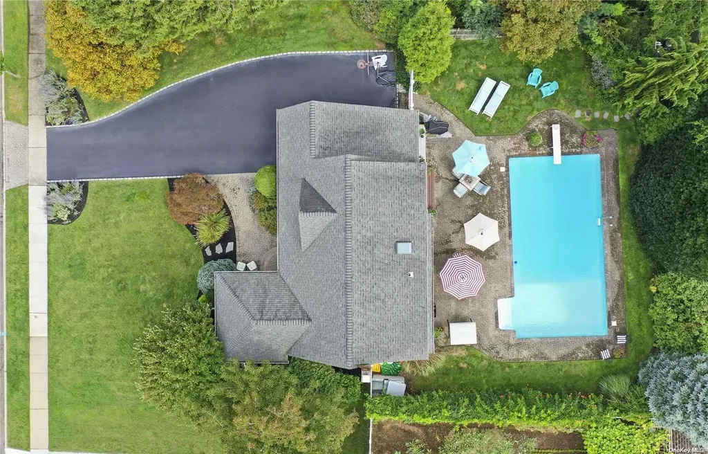 11 Parkview Drive Commack NY 11725