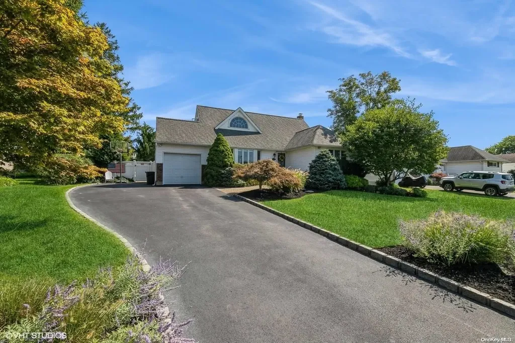 11 Parkview Drive Commack NY 11725