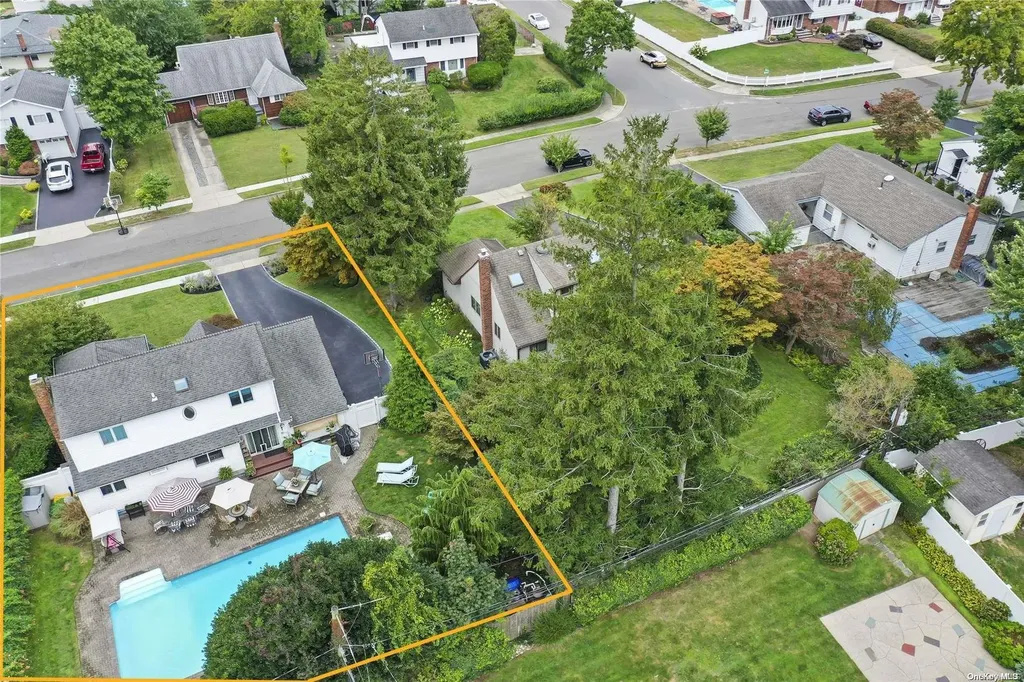 11 Parkview Drive Commack NY 11725