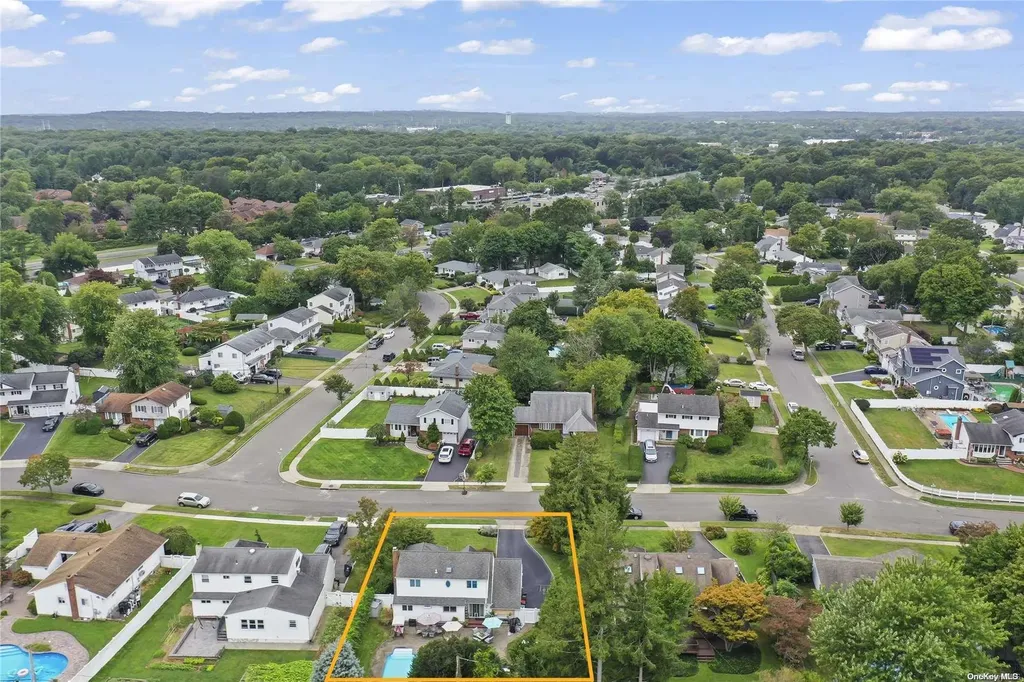 11 Parkview Drive Commack NY 11725