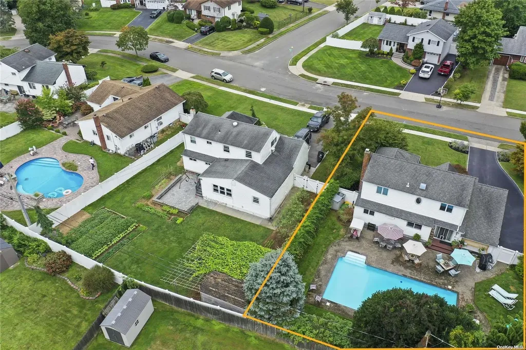 11 Parkview Drive Commack NY 11725