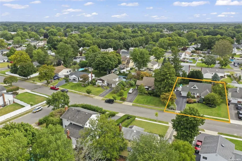 11 Parkview Drive Commack NY 11725