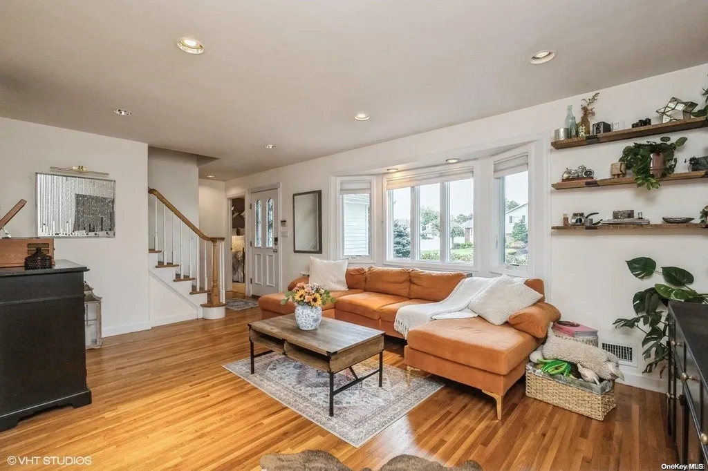 11 Parkview Drive Commack NY 11725