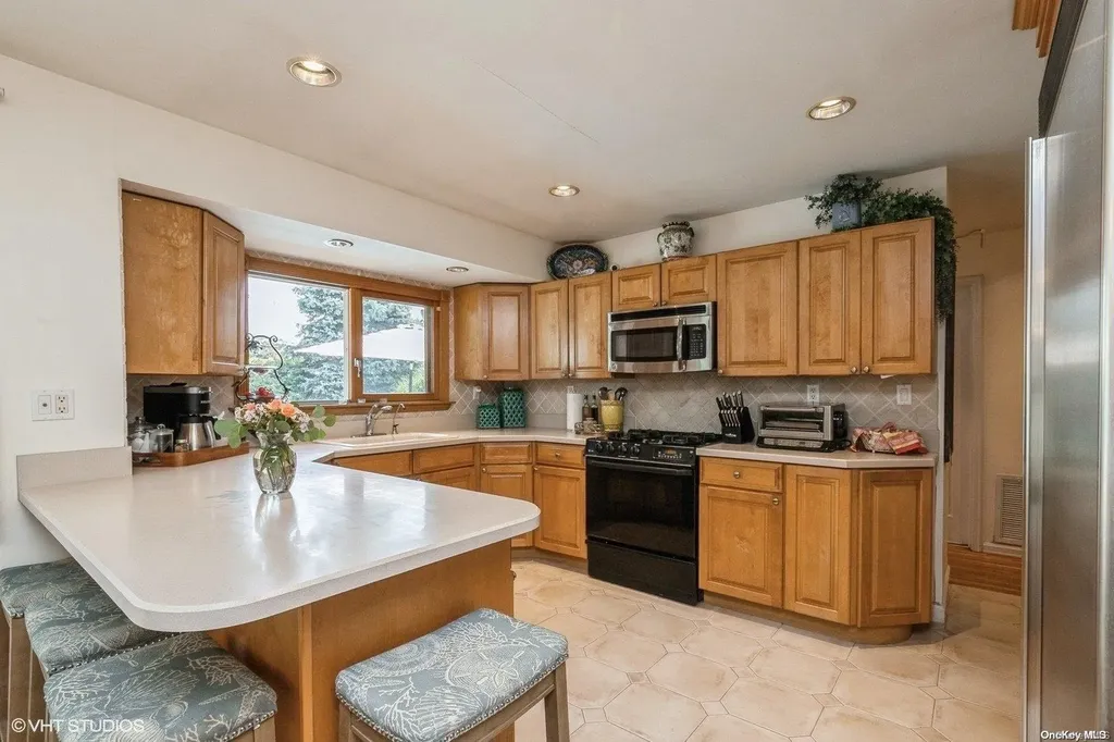 11 Parkview Drive Commack NY 11725