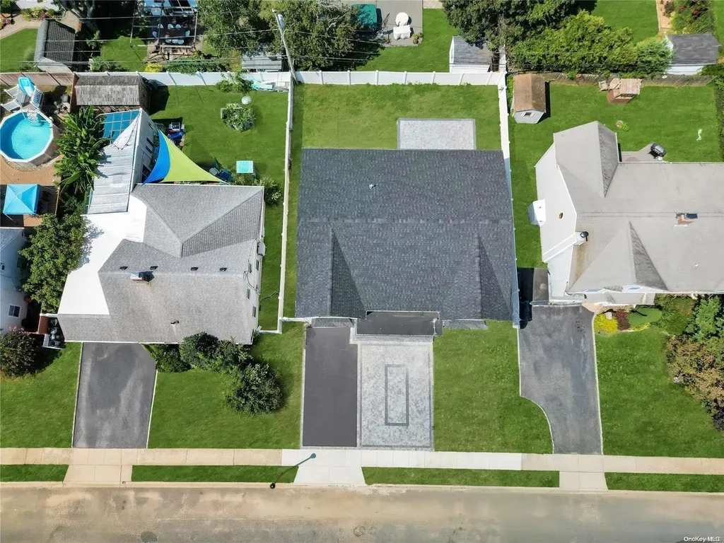 192 Shelter Lane Levittown NY 11756