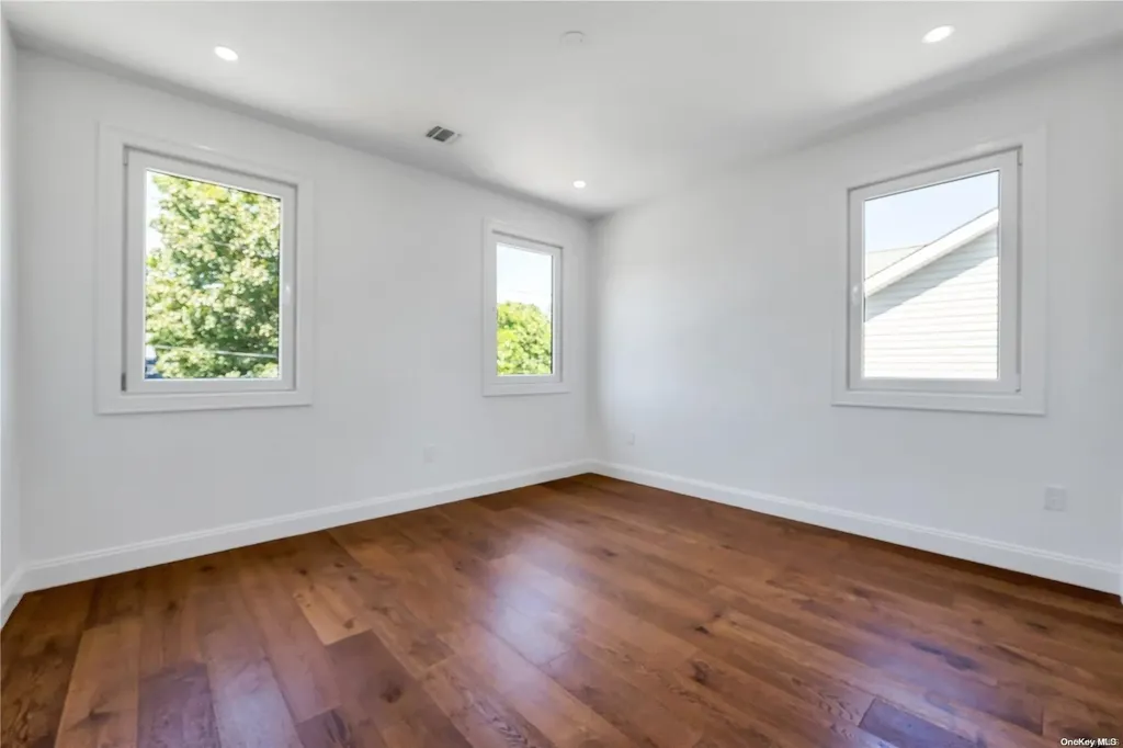 192 Shelter Lane Levittown NY 11756