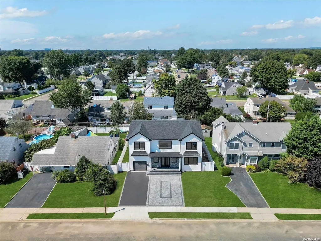 192 Shelter Lane Levittown NY 11756