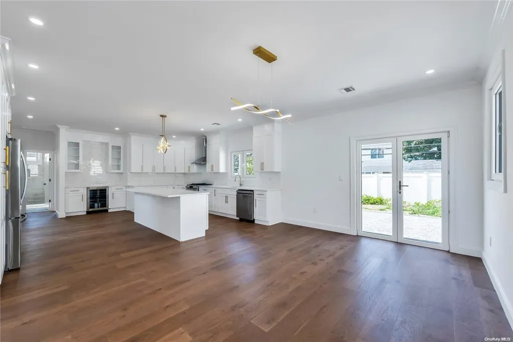 192 Shelter Lane Levittown NY 11756