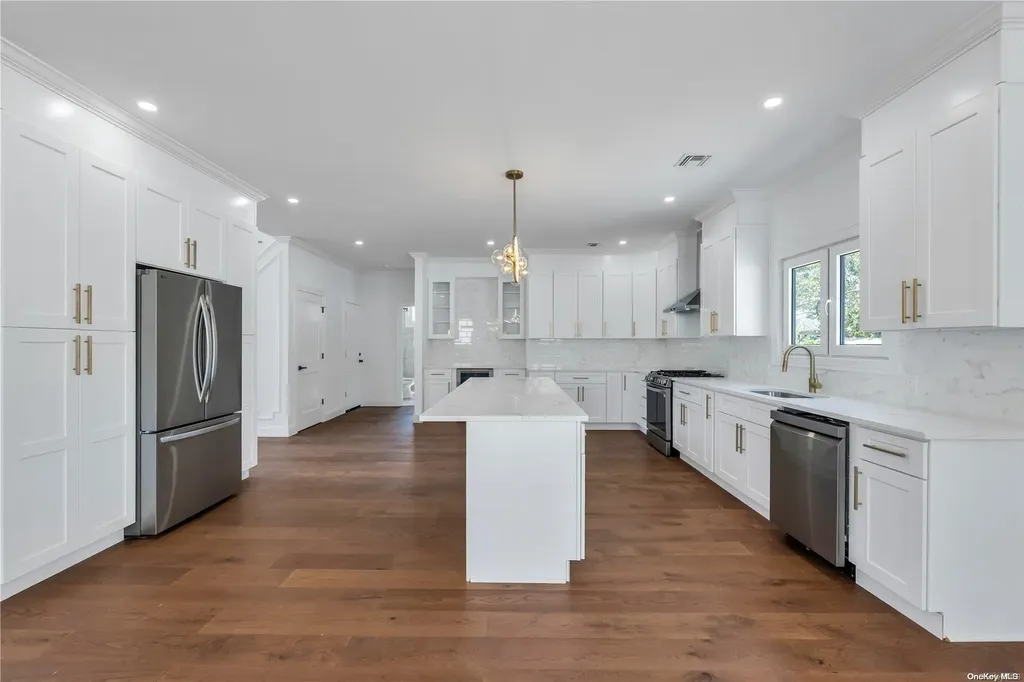 192 Shelter Lane Levittown NY 11756