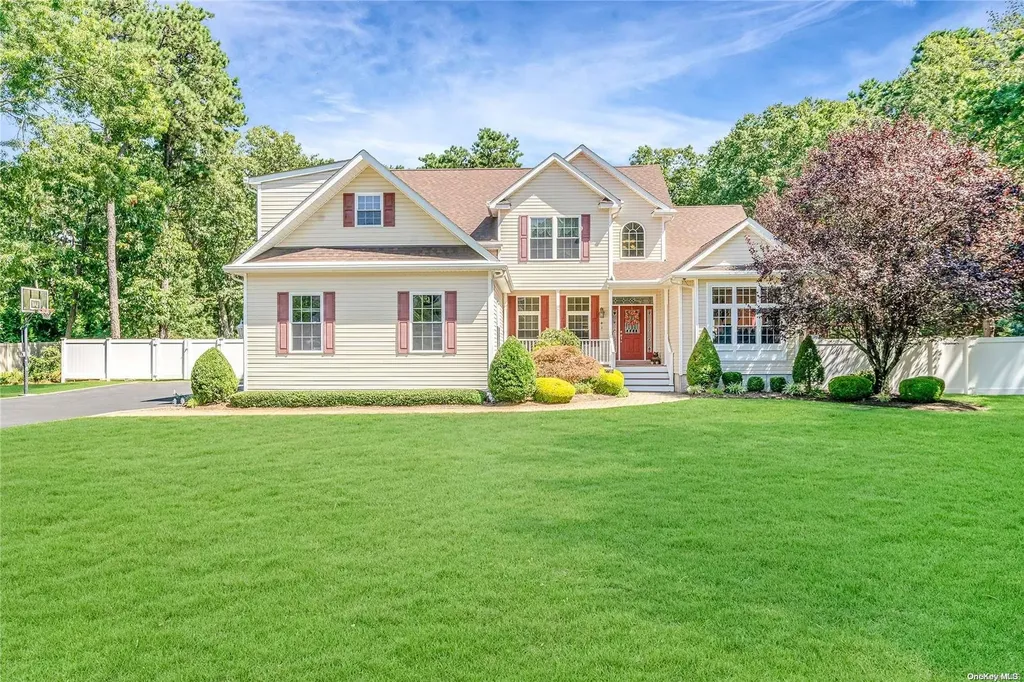 20 Kerry Court Riverhead NY 11901