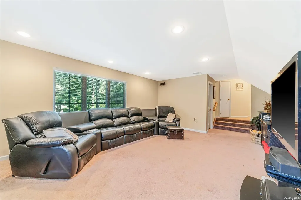 20 Kerry Court Riverhead NY 11901