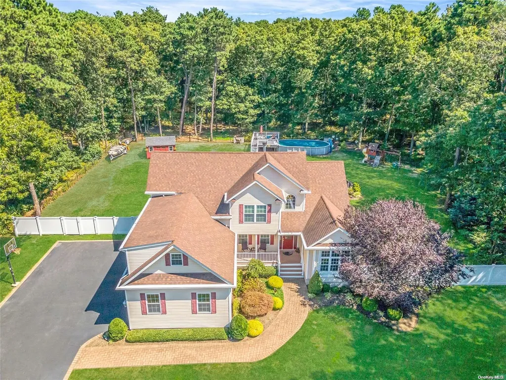 20 Kerry Court Riverhead NY 11901