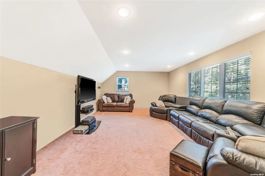 20 Kerry Court Riverhead NY 11901