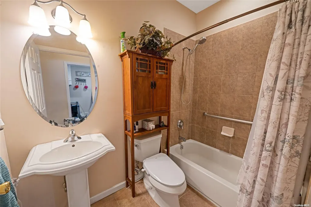 20 Kerry Court Riverhead NY 11901