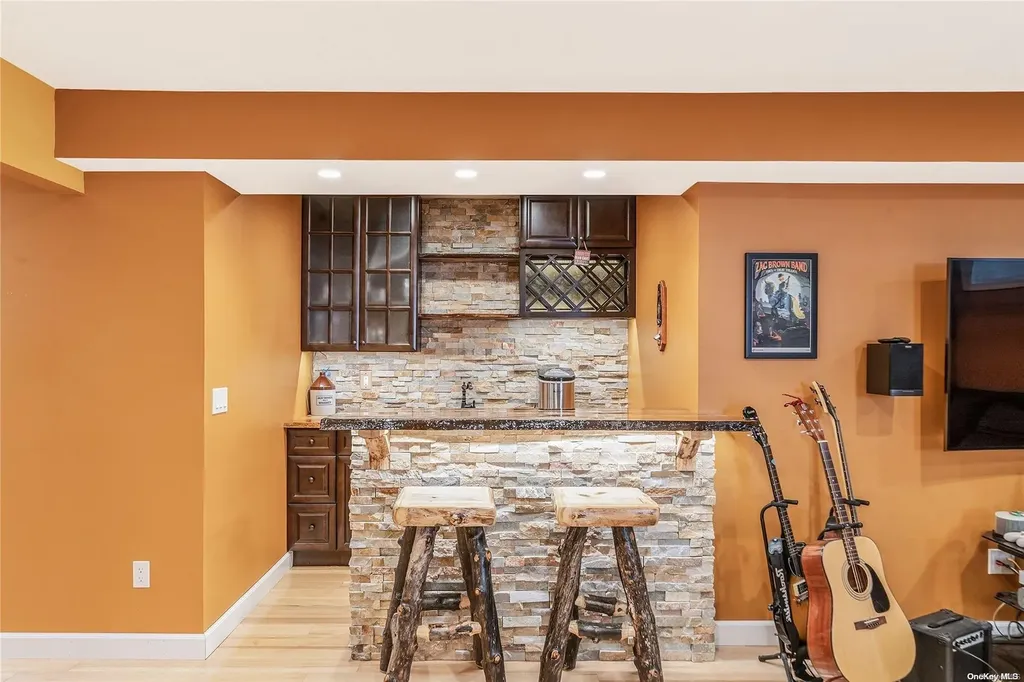 20 Kerry Court Riverhead NY 11901